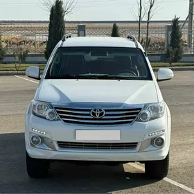 Toyota Fortuner 2015