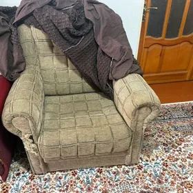 2 кресла одинаковые