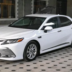 Toyota Camry 2021