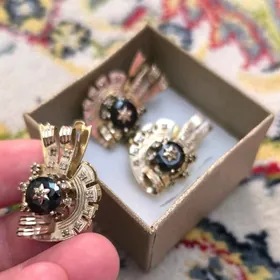 Gadym gyzyl komplekt