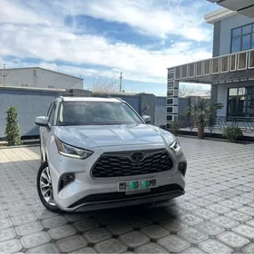 Toyota Highlander 2021