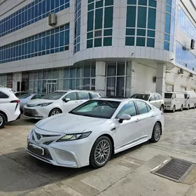 Toyota Camry 2021