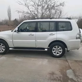 Mitsubishi Pajero 2013