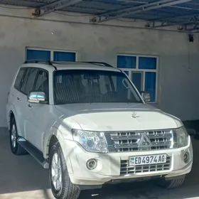 Mitsubishi Pajero 2013