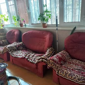 уголок диван и 2 кресла б/у