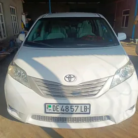Toyota Sienna 2010