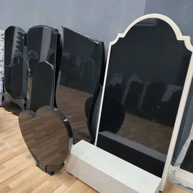 Памятники Портреты Надписи