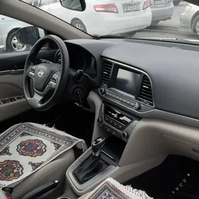 Hyundai Elantra 2018