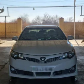 Toyota Camry 2012