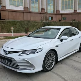 Toyota Camry 2021