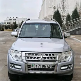 Mitsubishi Pajero 2015