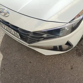 Hyundai Elantra 2022