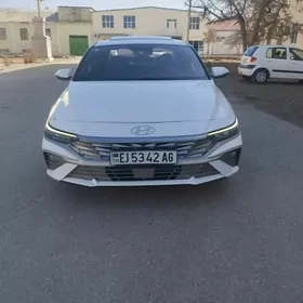 Hyundai Elantra 2024