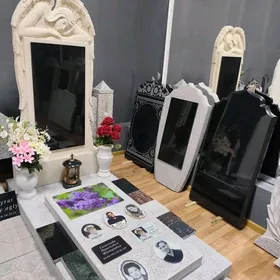 Памятники Портреты Надписи