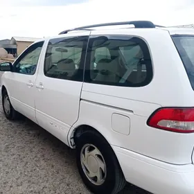 Toyota Sienna 2002