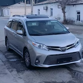 Toyota Sienna 2019