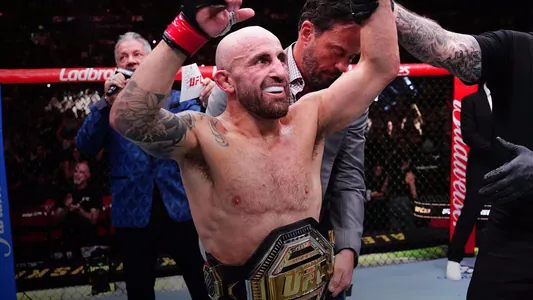 UFC 325: Волкановски снова одолел Диего Лопеса, Сен-Дени разобрался с Хукером