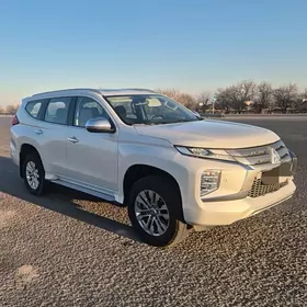 Mitsubishi Pajero 2020