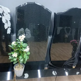 Памятники Портреты Надписи