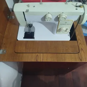 Швейная машина