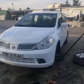 Nissan Tiida 2007