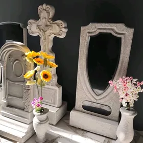 Памятники Портреты Надписи