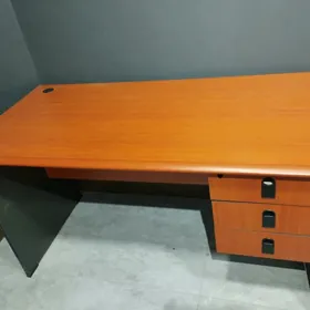 kampyuter üçin niyetlenen stol