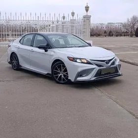 Toyota Camry 2021
