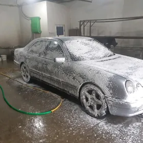 Mercedes-Benz E320 1996