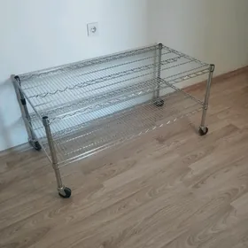 Стол  металлический .