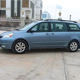 Toyota Sienna 2004