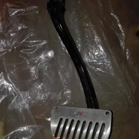 тормозная педаль.