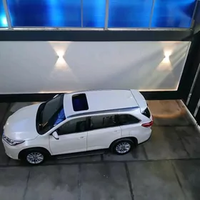 Toyota Highlander 2019