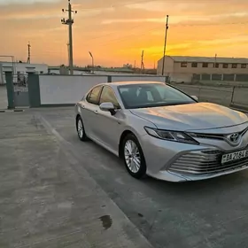 Toyota Camry 2018