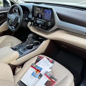 Toyota Highlander 2021