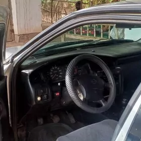 Nissan Bluebird 1997