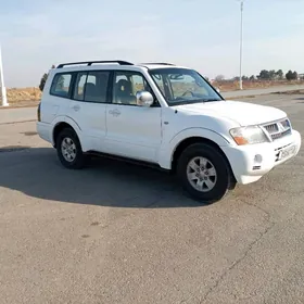 Mitsubishi Pajero 2004