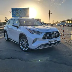 Toyota Highlander 2022