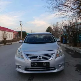 Nissan Versa 2012