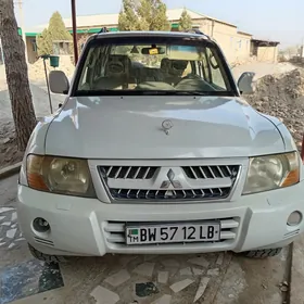 Mitsubishi Pajero 2001