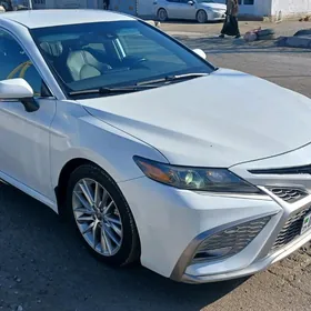 Toyota Camry 2021