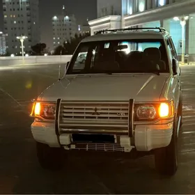 Mitsubishi Montero 1996