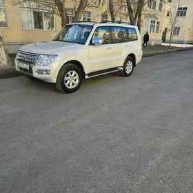 Mitsubishi Pajero 2021