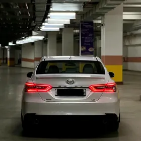 Toyota Camry 2021