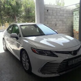 Toyota Camry 2021