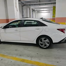 Hyundai Elantra 2025