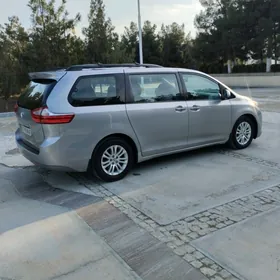 Toyota Sienna 2015