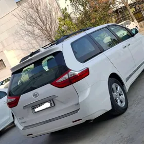 Toyota Sienna 2015