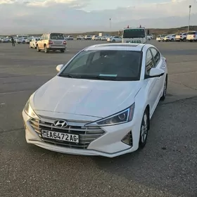 Hyundai Elantra 2019