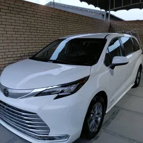 Toyota Sienna 2021